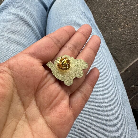 ☀️Oz Fun Frogs Enamel Pin Banana Fuit Car Cartoon Animal Brooch Yellow New☀️ - Picture 3 of 7